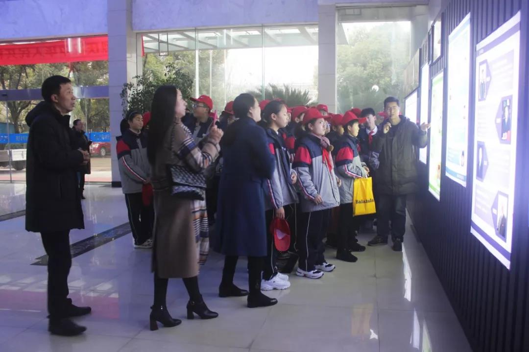 走進(jìn)3D打印，了解智能制造——慈溪實(shí)驗(yàn)初中初一（8）班社會(huì)實(shí)踐活動(dòng)